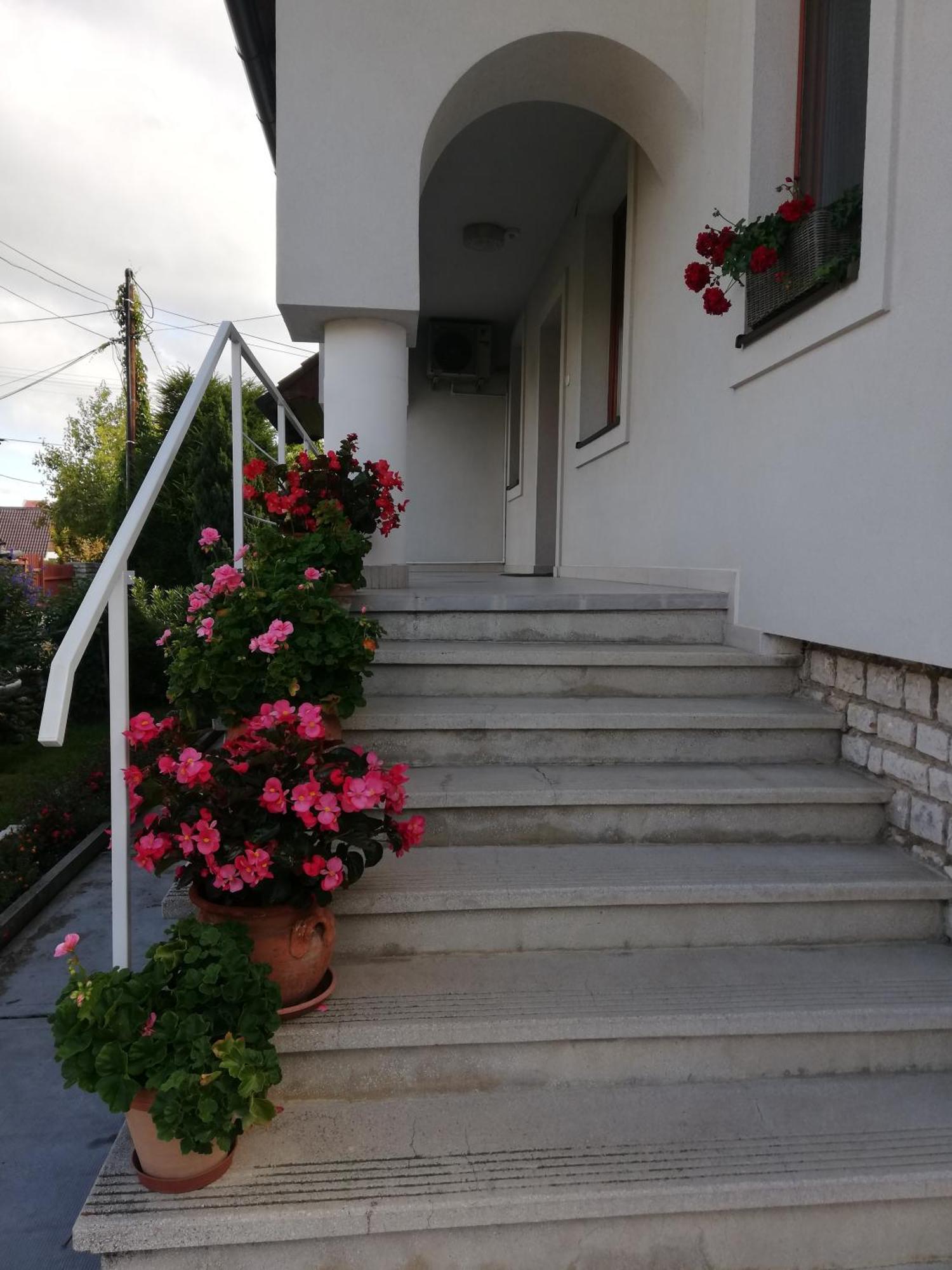 Viragos Vendeghaz Balatonfuered Apartment Exterior photo